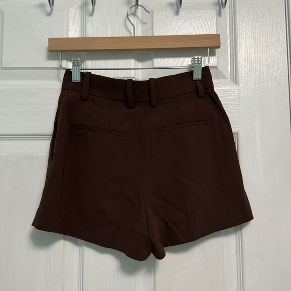 Aritzia Babaton Pleated Mini Short - Picture 2 of 3